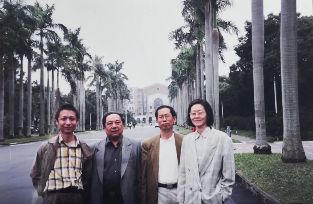 http://www.chinawriter.com.cn/NMediaFile/2025/0515/MAIN1747271256993086EH4QEJM.jpg