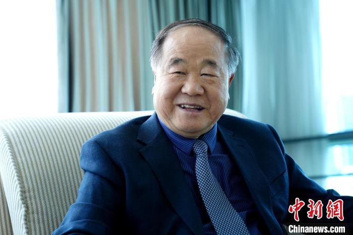 5月31日，莫言在深圳接受中新社专访。付春来 摄