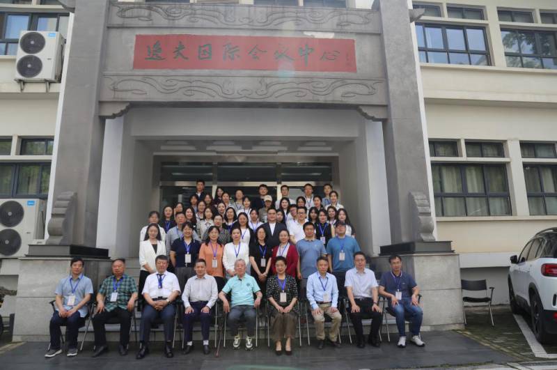 与会学者合影 摄影：陈子琦 张玉琳 唐昀 毛鑫玥