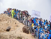 在现实与文学的交汇处，年轻人扎堆儿旅行