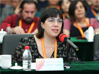 诗歌搭建桥梁，编织超越时空的纽带