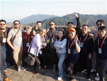 长城上，千年斑驳成诗，诉予我听