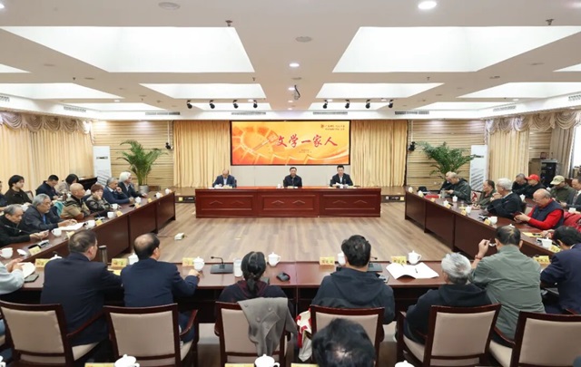 文学薪火传 家人情永续