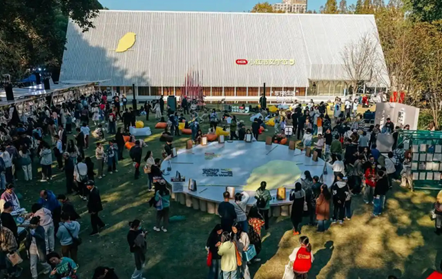 公园里的文学节：小红书文学节引发民众写作热情