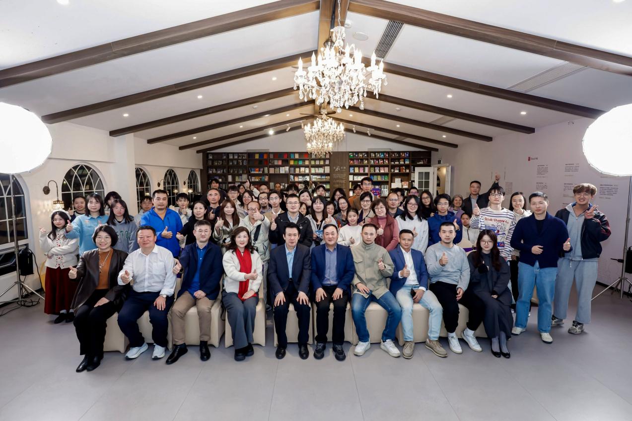 D:/桌面/第24讲/24讲媒体资料包/活动合影.jpg活动合影