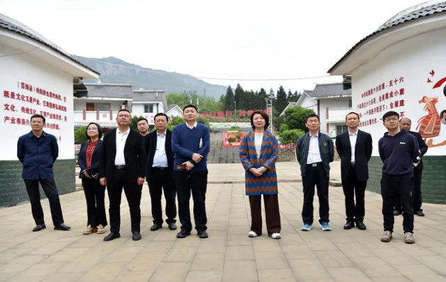 中国作家协会到黔西开展“深入生活、扎根人民”新时代文学实践点授牌暨全国文学名家走进贵州主题实践活动