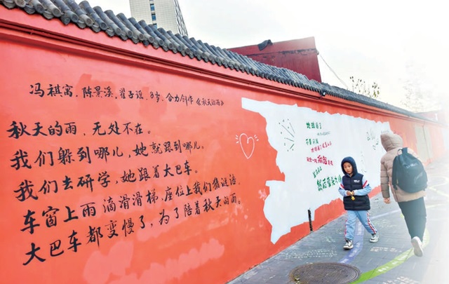 孩子们的想象刻进了街巷