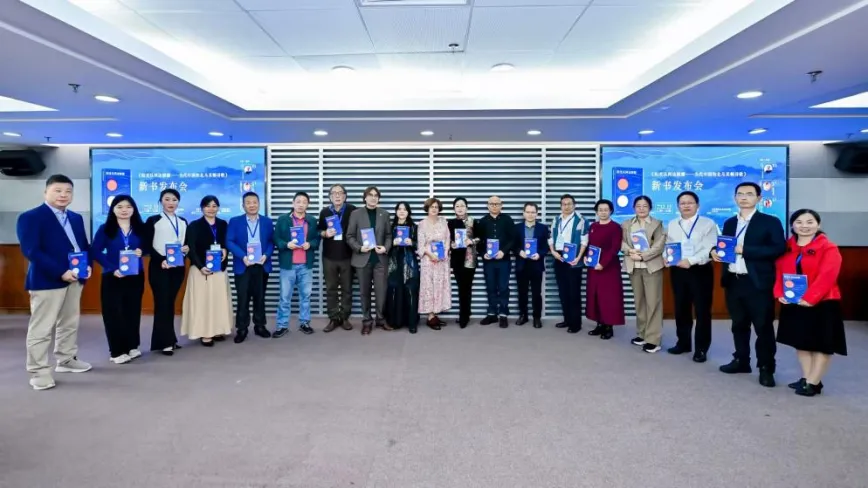 （《阳光从两边照耀——当代中国和北马其顿诗歌》新书发布会与会诗人学者与出版社代表合影）