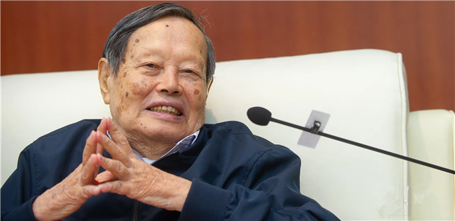 杨振宁晚年,读过丁玲、三毛、张爱玲和李娟