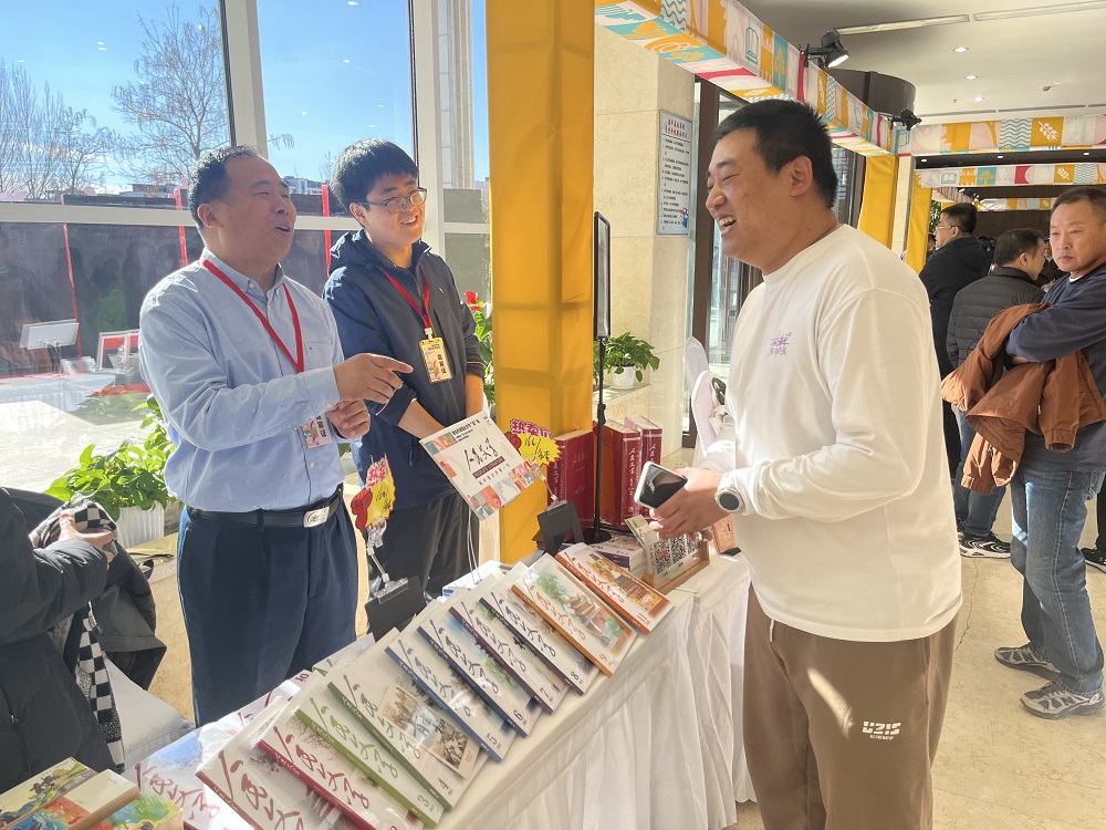 中国作协“著名作家抵达文学‘县’场”活动在辽宁康平举行