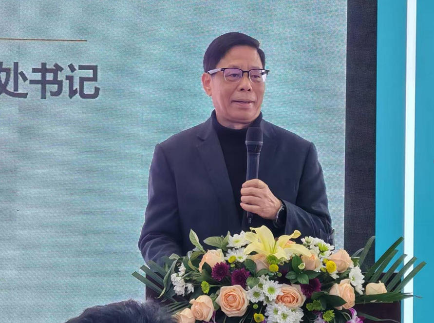 中国作家协会党组成员、书记处书记李一鸣致辞