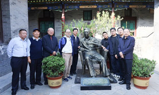 2025年著名作家“杏花村汾酒文化采风团”一行走进贾家庄