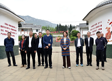 【第18站】贵州省黔西市化屋村2024年4月12日，中国作家协会到黔西市开展“深入生活、扎根人民”新时代文学实践点授牌暨全国文学名家走进贵州主题实践活动。[详细]