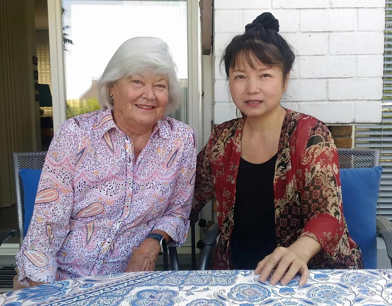 多洛丝·威尔纳与本书作者海娆