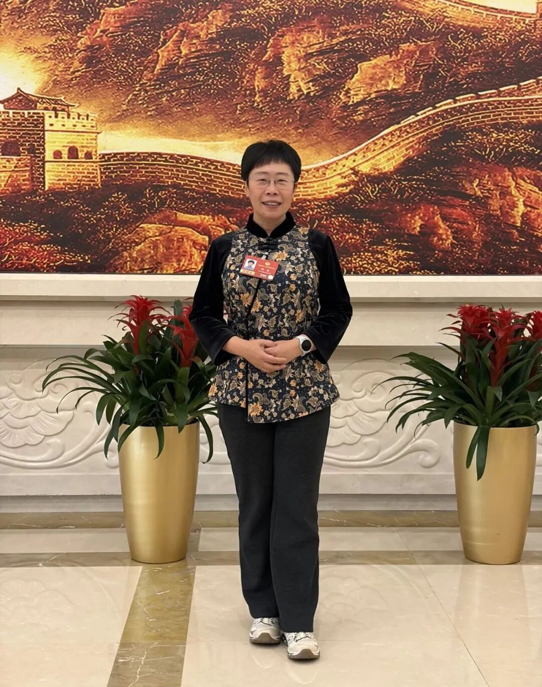 全国政协委员，全国妇联副主席（兼），中央民族大学党委委员、教授蒙曼