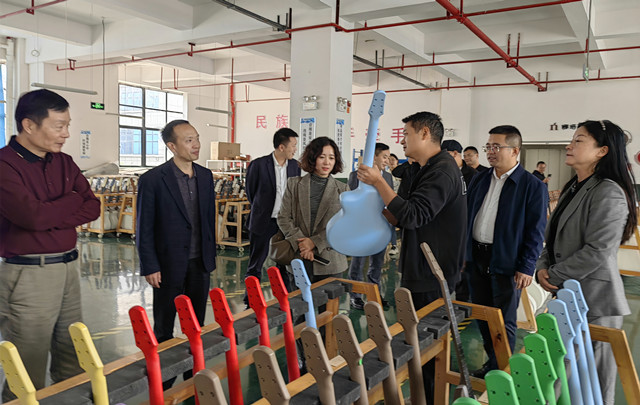 全国文学名家走进遵义开展创作实践活动