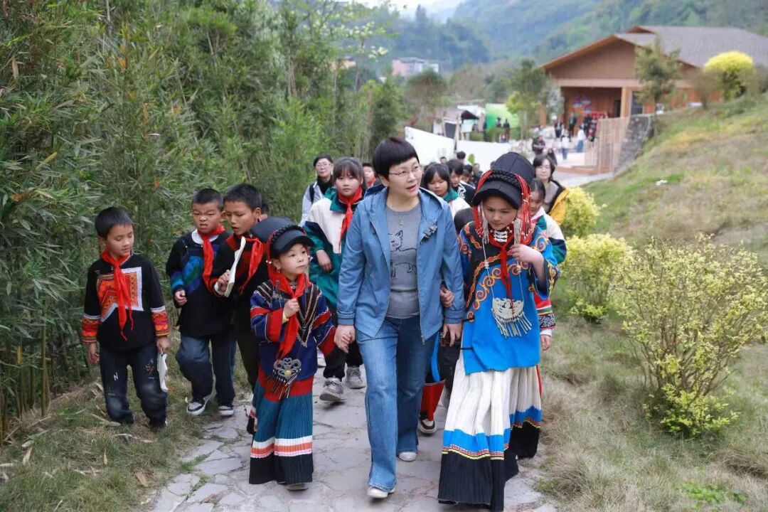 中国作协“著名作家抵达文学‘县’场”活动在四川马边启动