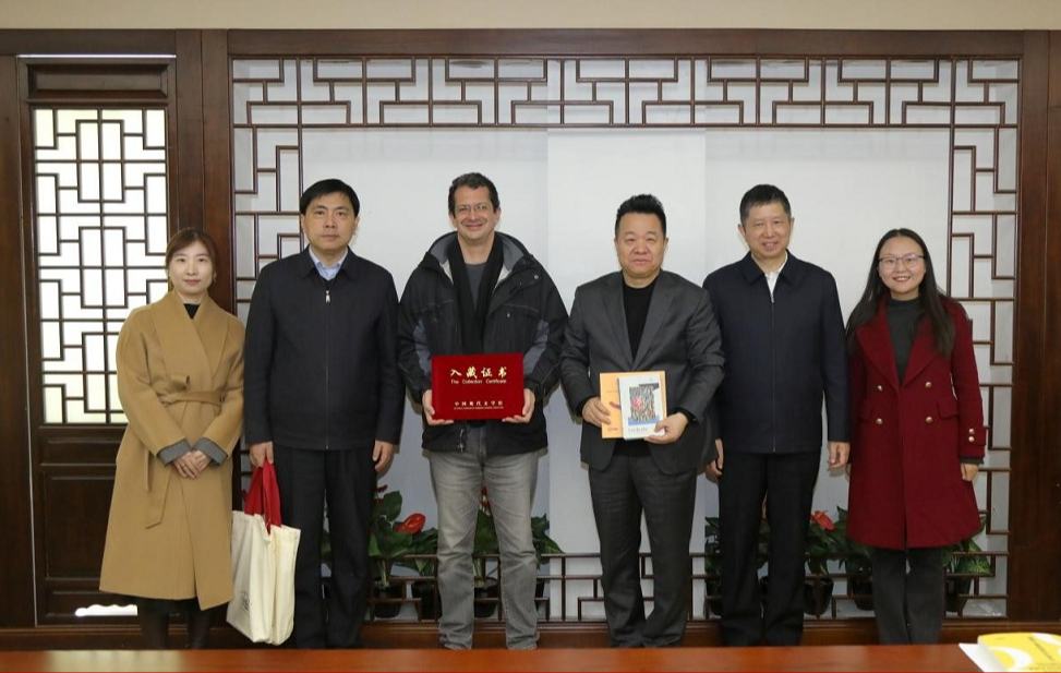 巴西作协副主席里卡多·费尔南德斯参观中国现代文学馆