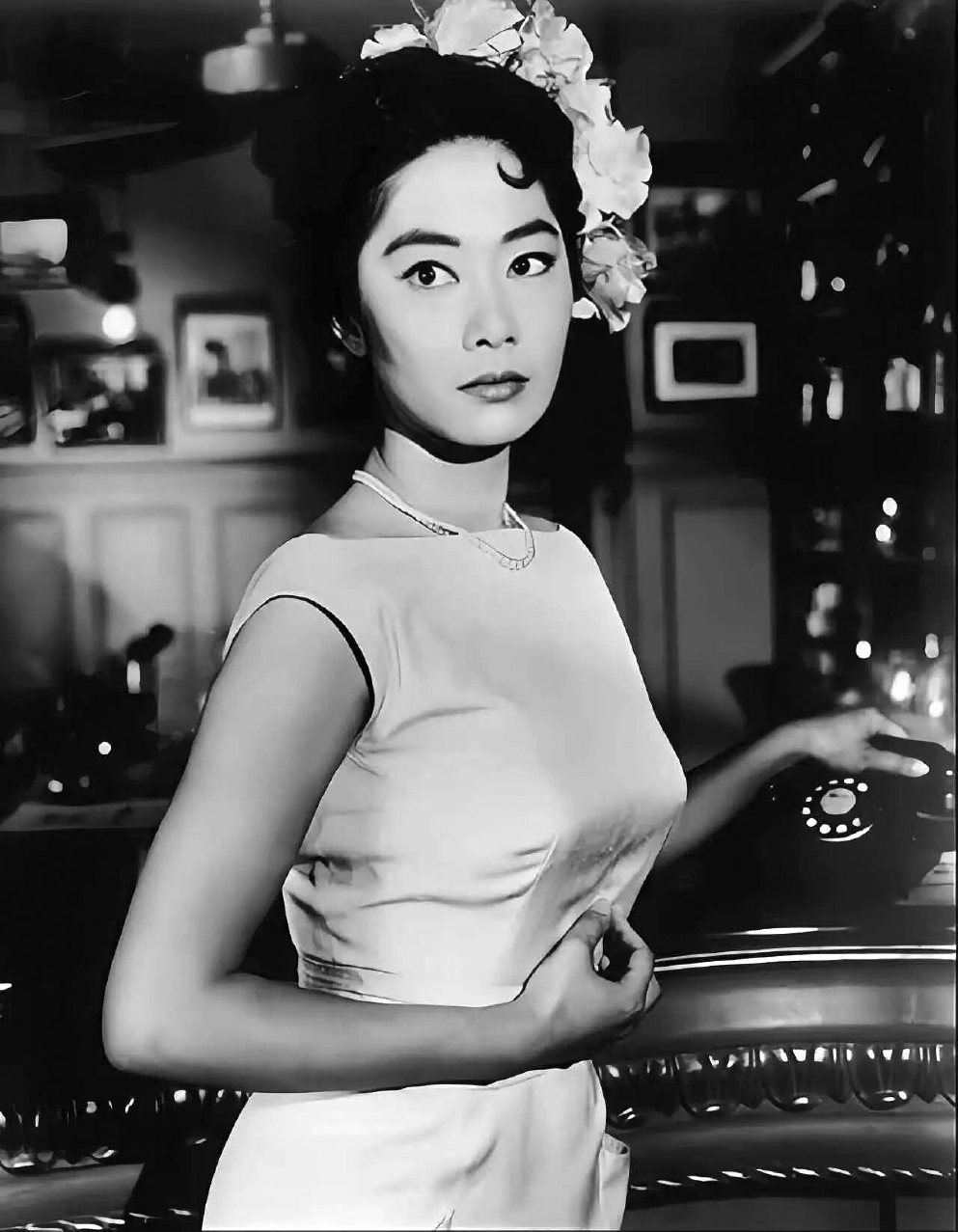 卢燕1960年代出演美剧的剧照。