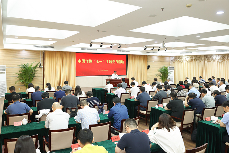 张宏森作题为《牢固树立和践行正确政绩观 奋力开创新时代文学高质量发展新局面》的专题党课