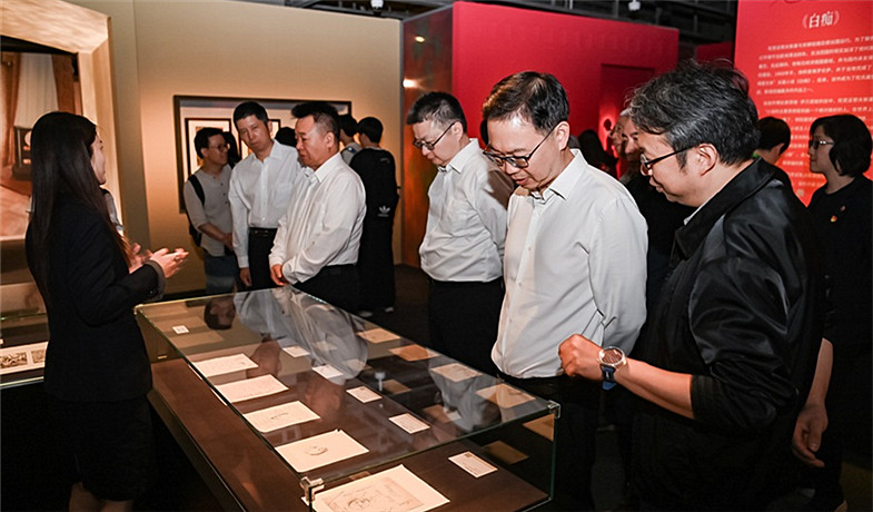 参观“陀思妥耶夫斯基的世界——停止阅读意味着停止思考”展览