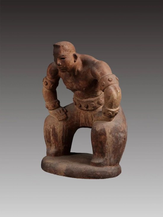 何鄂《摔跤手》62x50cm 雕塑 1992年 中华艺术宫（上海美术馆）藏