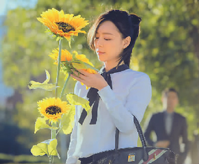 张静初在《咱们相爱吧》中饰演林笑笑