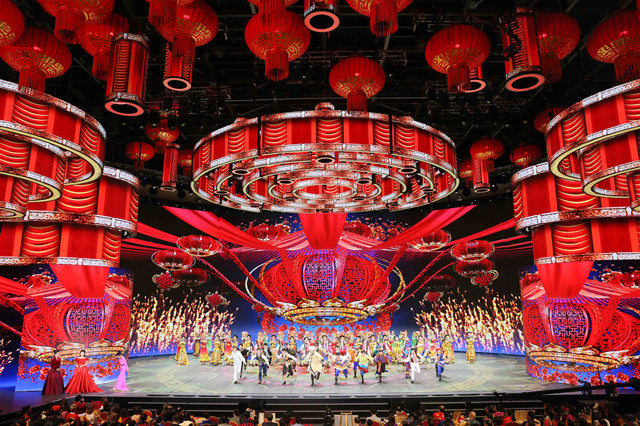 央视鸡年元宵晚会如约而来灯树千光照花焰七枝开