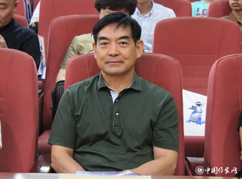 《中国机器人》作者之一王鸿鹏 中国作家网 超侠 摄