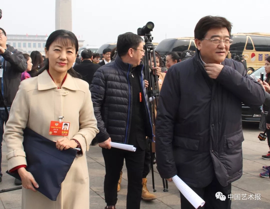 韩新安委员(右),姜克美委员