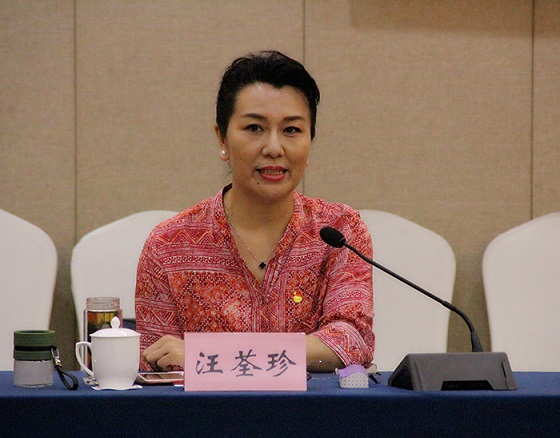 河南豫剧院党委书记汪荃珍主持会议