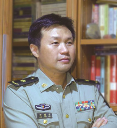 丁晓平在大历史的矿区开掘