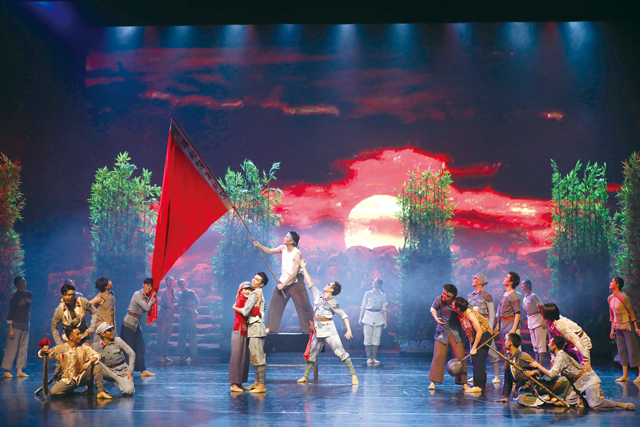 本轮演出在国家艺术基金支持下对原有舞台呈现形式和舞蹈表现段落等多