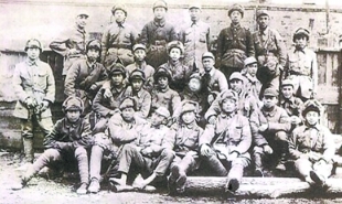 1946年4月，牡丹江军区剿匪小分队的部分官兵合影，《林海雪原》原型
