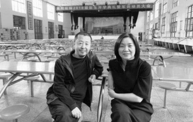 作家梁鸿本色出演贾樟柯最新电影《一直游到海水变蓝》