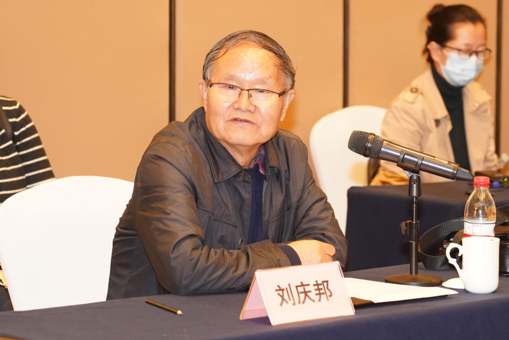 作家刘庆邦在北京十月文艺出版社出版了长篇小说《红煤》《遍地月光》