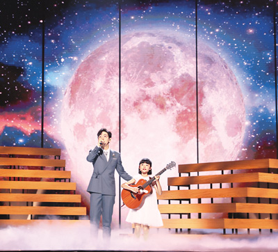 　胡夏（左）、周昭妍演绎《静夜思》  　　出品方供图