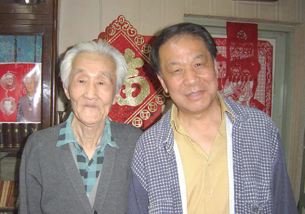 周汝昌、刘心武合影