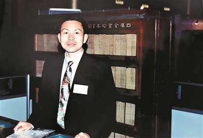 1994年至1995年，在中国嘉德国际拍卖公司协助工作。