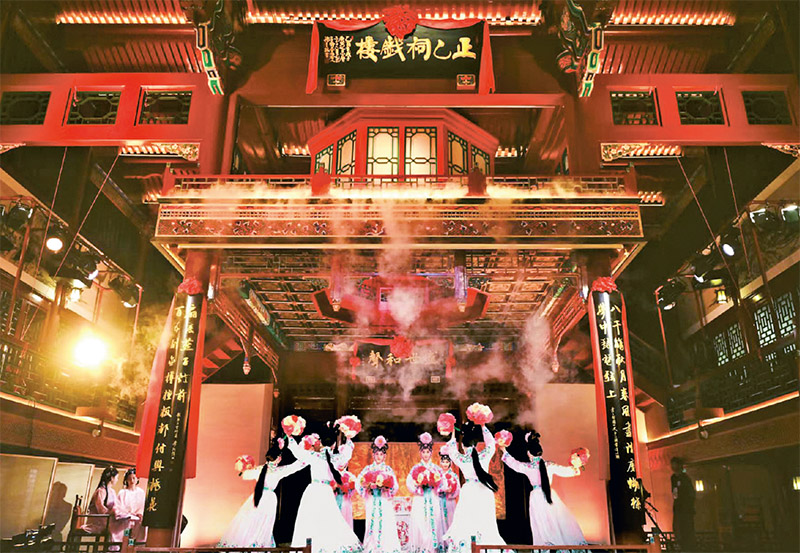正乙祠戏楼里，昆曲《牡丹亭》经典名段正在上演。 正乙祠戏楼供图