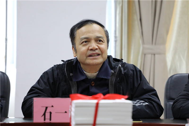 石一宁介绍《民族文学》发展历程和办刊情况