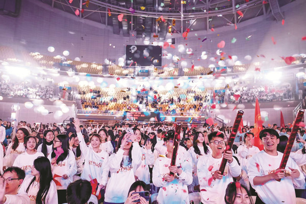 第十二届中国大学生电视节开幕盛典暨“放飞梦想”青春歌会现场