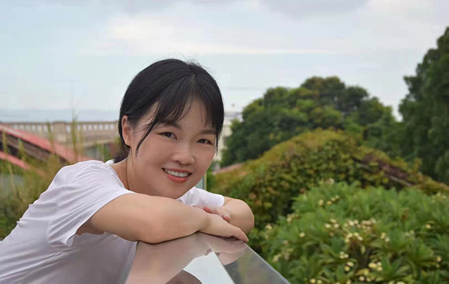 “新浪潮”访谈丨叶燕兰：写诗是倍速时代的“减速键”
