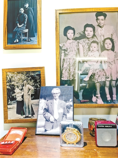 杨苡书屋一角