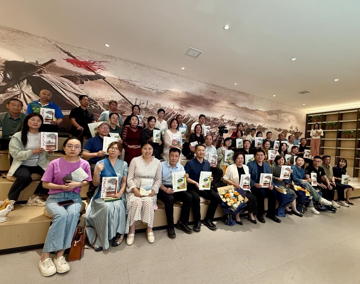 5月24日-25日，《人民文学》“人民阅卷”漯河行活动举办。杂志社编辑和刊物作者、作家周瑄璞、汤成难、金晖通过座谈、讲座等形式与漯河读者、文学爱好者共赴文学之约