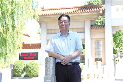 王安润，中国电影家协会会员，中国报告文学学会会员，中国散文学会会员，新疆报告文学创作委员会副主任。享受国务院政府特殊津贴专家。全国优秀新闻工作者、全国“德艺双馨”电视艺术工作者。国家一级编剧。石河子大学客座教授，自治区艺术学院、塔里木大学硕士生导师。兵团电影电视艺术家协会原副主席兼秘书长；兵团广播电视台原党委委员、副台长。出版个人专著18部，其中，《沙海击浪》《在六分之一国土上》分获兵团精神文明建设“五个一工程”奖。担任主创的电影、纪录片、广播剧多次获得中国电视金鹰奖、中国电视星光奖，及天山文艺奖、新疆电视文艺一等奖、新疆广播文艺一等奖、兵团“五个一工程”奖、绿洲文艺奖等。其中，《无罪》获第50届休斯敦国际电影节“白金雷米奖”，《杰米拉》获第23届上海国际电影节组委会大奖，《我的阿恰》被中国电影资料馆收藏，《守护者》获电影频道收视率第三、市场占有率第四佳绩。《小白杨》、《血缘》分获第三届、第八届亚洲微电影艺术节“金海棠”奖最佳作品奖和优秀编剧奖，《一路有你》获第三届戛纳微电影国际电影节大奖。长篇报告文学《太阳迟落的高原》获2023年中国作家协会重点作品扶持。