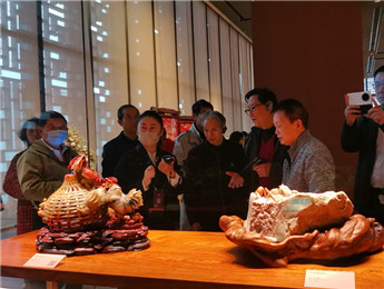 “回家”的作家们，昨天走进中国工艺美术馆