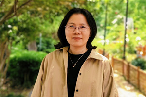 小说：获奖作品《万花筒》作者：陆梅         获奖感言回想写《万花筒》的心境，有点做梦的感觉。我似乎完全沉浸在文字所构建的那个世界里，心里有一个执念：就想借孩子的眼睛，看看我生活的这座城市——不是作为背景，而是进入纵深。