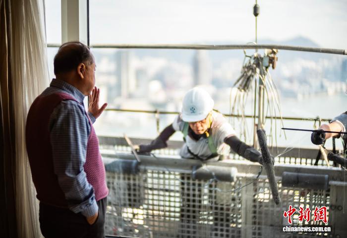 [图文]莫言：单向玻璃外的人