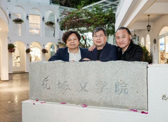 在诺奖光照下重访东欧文学